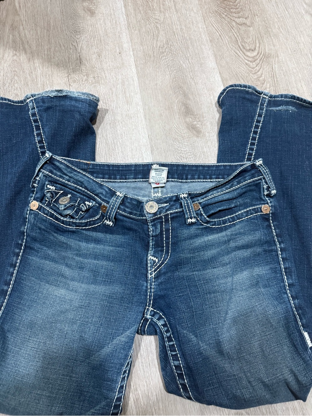 True Religion Women's low rise Boot Cut Jeans with Signature Pocket Stitching - Picture 2 of 4